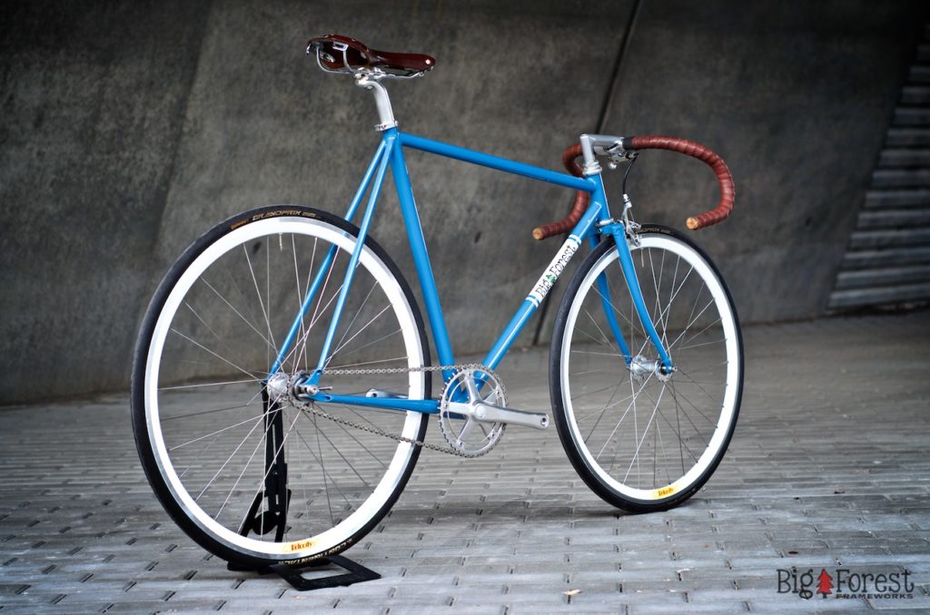 Dieser Cyclocross-Rahmen ist dein Rennrad, wenn die Blätter fallen, es früher dunkel wird und es keinen sauberen und glatten Asphalt mehr gibt.